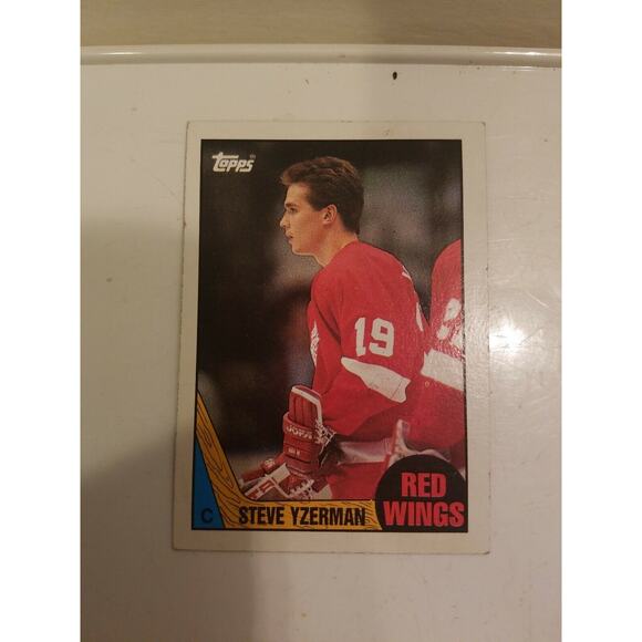 Steve Yzerman 1987 Topps #56 - Detroit Red Wings - NHL - Picture 1 of 4